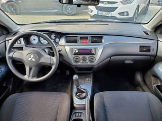 Mitsubishi Lancer foto 9