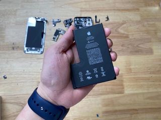 Apple iPhone 12 Pro Bateria nu se încarcă? О vom înlocui fără probleme! foto 1