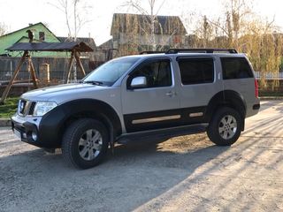 Nissan Pathfinder foto 2