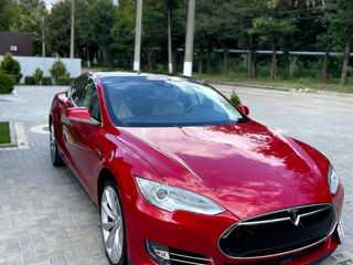 Tesla Model S foto 1