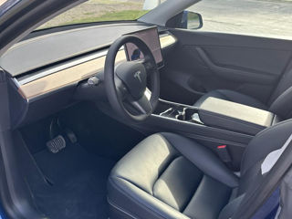 Tesla Model Y foto 10