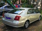 Toyota Avensis foto 1