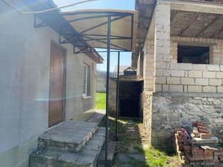 Spre vanzare casa in or. Ialoveni, satul Sociteni 100 m.p pe un teren de 10 ari foto 3