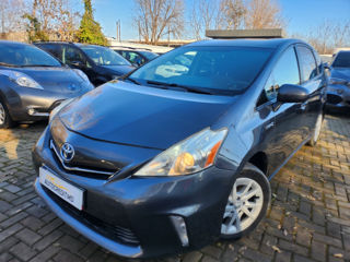 Toyota Prius v foto 13