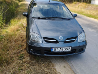 Nissan Almera Tino foto 1