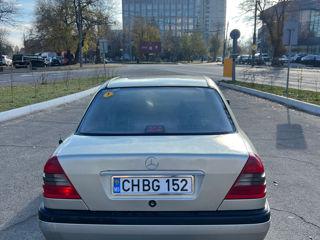 Mercedes C-Class foto 4