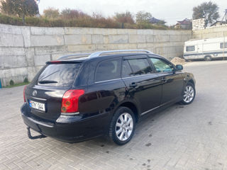 Toyota Avensis foto 3