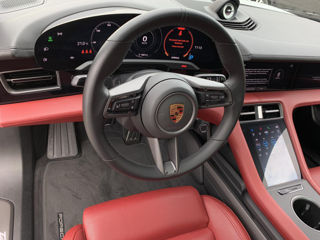 Porsche Taycan foto 11