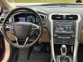 Ford Fusion foto 8