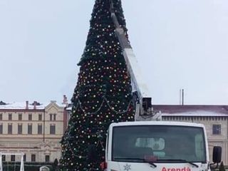 Arendă autoturn pentru instalarea decorațiunilor pe fatade, cladiri, impodobirea brazilor! foto 2