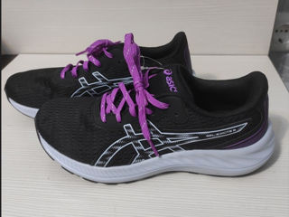 URGENT! Asics mărimea 38 la 850 lei