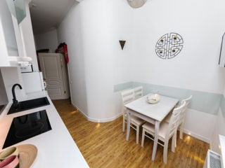 Apartament cu 2 camere, 65 m², Centru, Chișinău foto 2