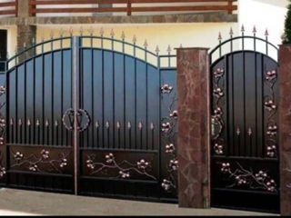 Porți şi balustrade din metal şi inox la comanda