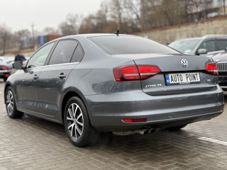 Volkswagen Jetta foto 4