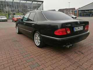 Mercedes E Class foto 1