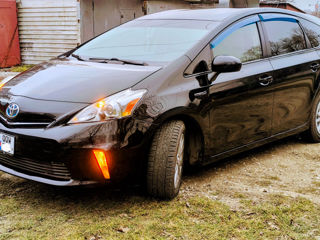 Toyota Prius v