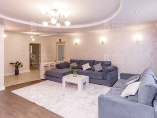 Apartament cu 3 camere, 134 m², Centru, Chișinău foto 1