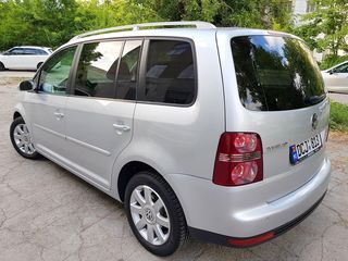 Volkswagen Touran foto 3