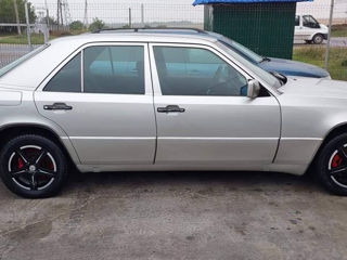 Mercedes Series (W124) foto 2