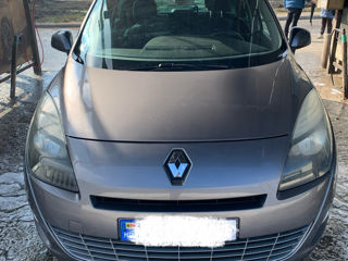 Renault Grand Scenic foto 2