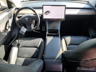 Tesla Model Y foto 8