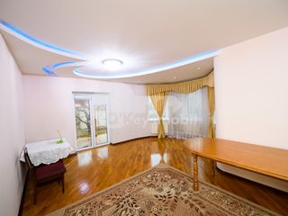 Casă în 4 nivele, 283 mp, teren 6 ari, reparație euro, Stăuceni 207000 € foto 2