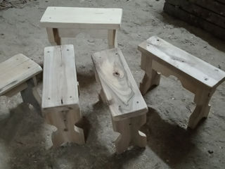 Scăunele din lemn