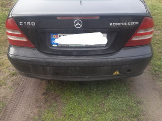 Mercedes C-Class foto 2