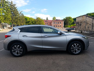 Infiniti Q30 фото 0