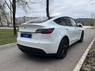 Tesla Model Y foto 5