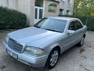 Mercedes C-Class foto 7