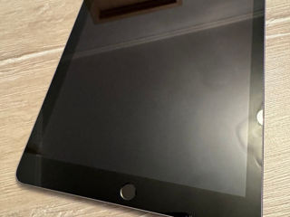 Продам Apple IPad 6 поколения 32Gb foto 2