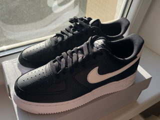 Nike AirForce 1 Black and White foto 4