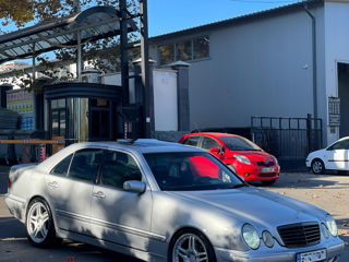 Mercedes E-Class foto 2