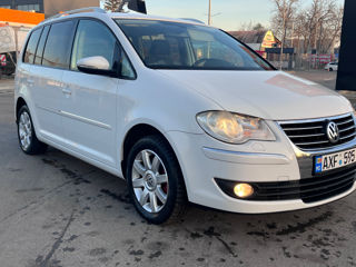 Volkswagen Touran foto 2