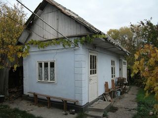 Vind casa cu lot de pamint alaturat, in centrul Drochiei  Дрокия Drochia foto 5