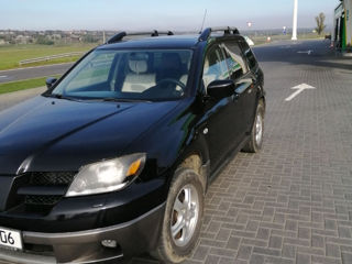 Mitsubishi Outlander foto 2