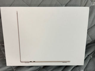 MacBook Air 13.6 2024  Proccesor M3  Memoria 8/256gb  Color Starlight  Sigilat  Original