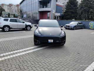 Tesla Model Y foto 3