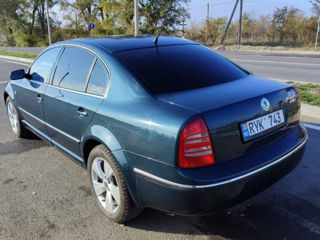 Skoda Superb foto 2