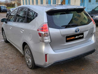 Toyota Prius v foto 3