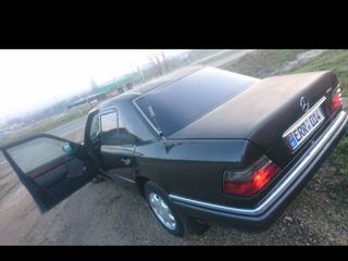 Mercedes Series (W124) foto 3