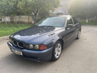 BMW 5 Series foto 1