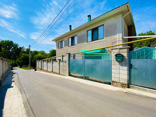 Se oferă spre vînzare casă calitativă în orășelul Cricova pe strada pricipală 145 m.p