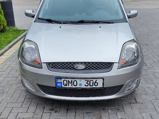 Ford Fiesta foto 4