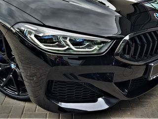 BMW 8 Series foto 1