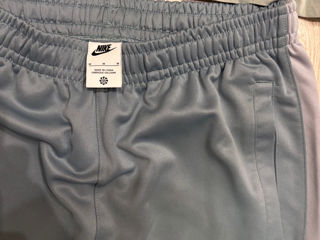 Vând costum Nike,tricou și pantaloni Original foto 4