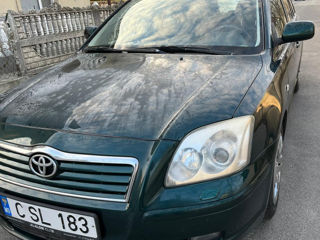 Toyota Avensis foto 2