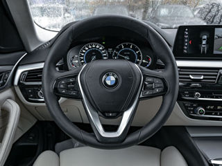 BMW 5 Series foto 10