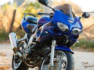 Suzuki SV650S foto 1